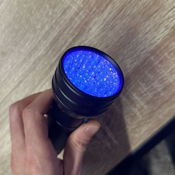 UV Flashlight 360nm, 40 LED Includes 3 AAs + Mini UV Light 8x2.5” - Picture 2 of 11